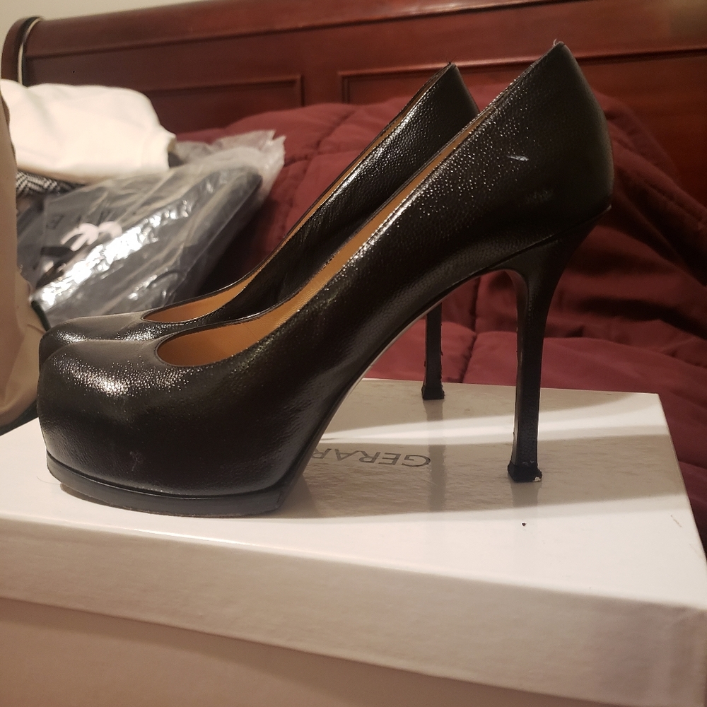YSL Black Pumps